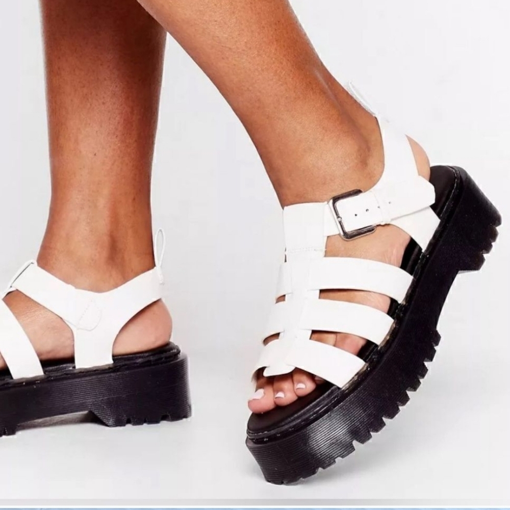 Forever 21 White and black chunky platforms Size 7.5